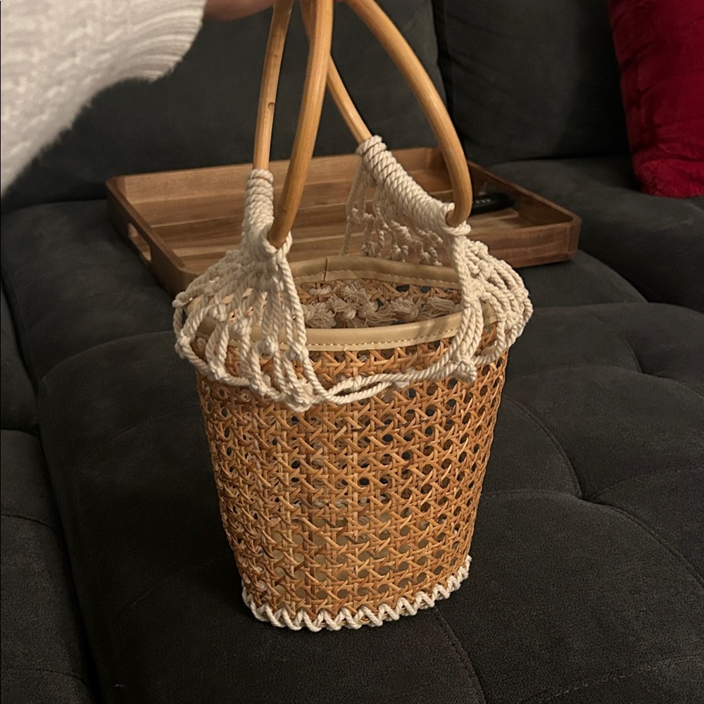 Chic Woven Basket Satchel in Tan and Cream